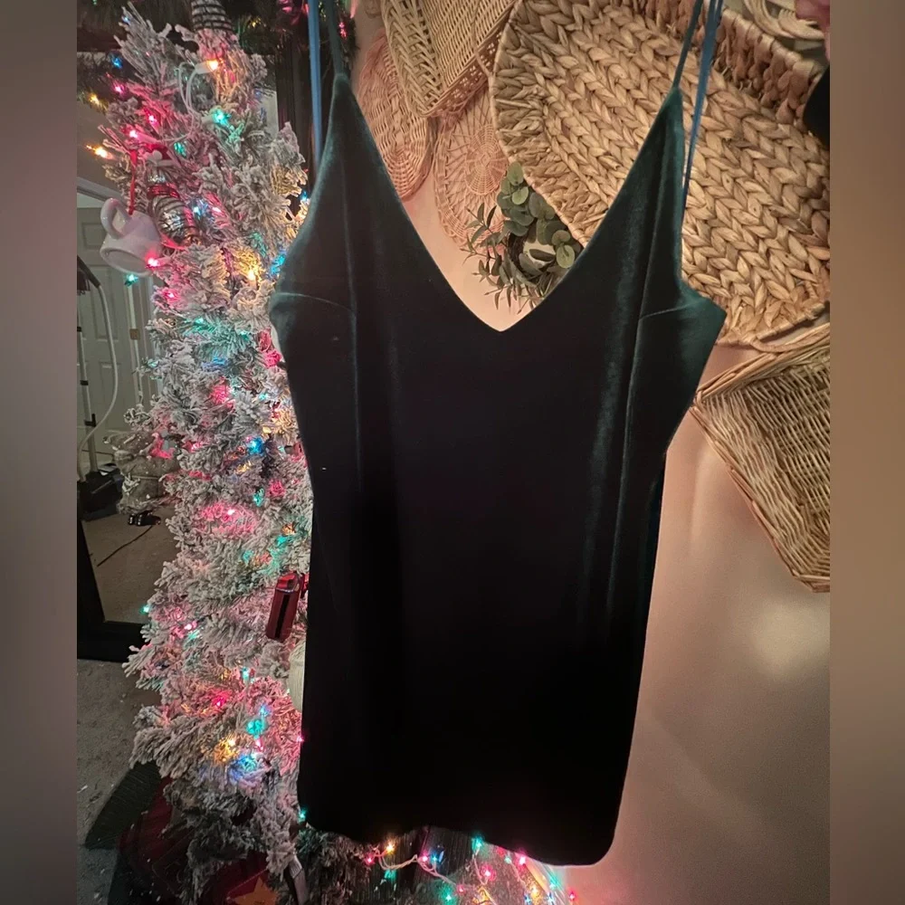 Green velvet dress - Picture 4 of 6